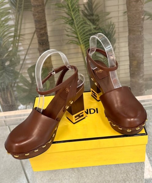 Fendi Women's Baguette Show 8Z8375 Coffee - Image 2