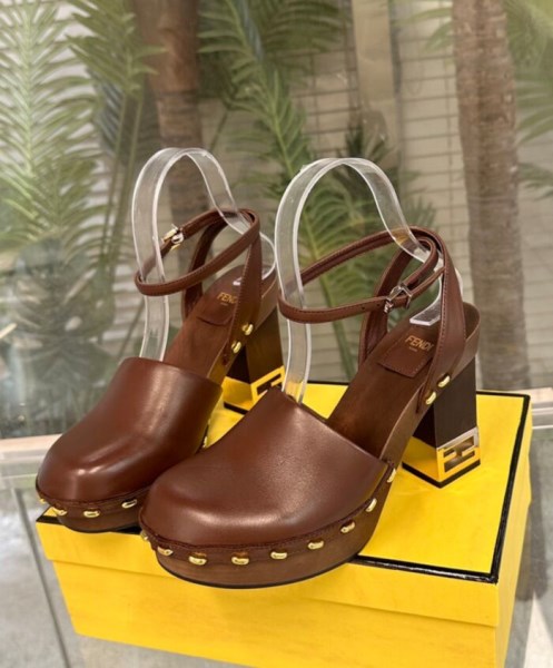 Fendi Women's Baguette Show 8Z8375 Coffee - Image 3